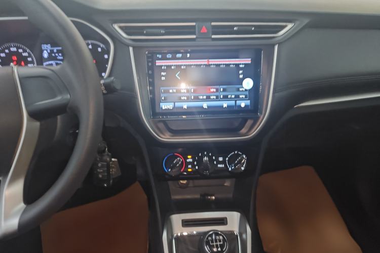 Used Roewe RX3 2018 1.6L Manual Entry-Level Model Audio And AC Panel
