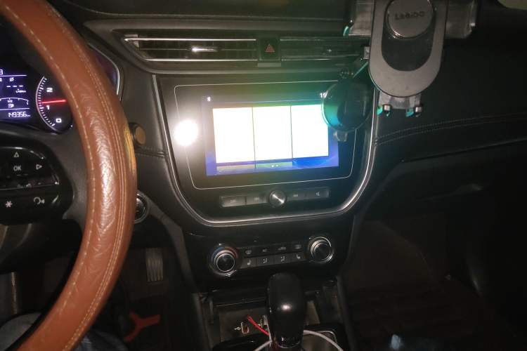 Used Roewe RX3 2018 18T Automatic Flagship Model Audio And AC Panel