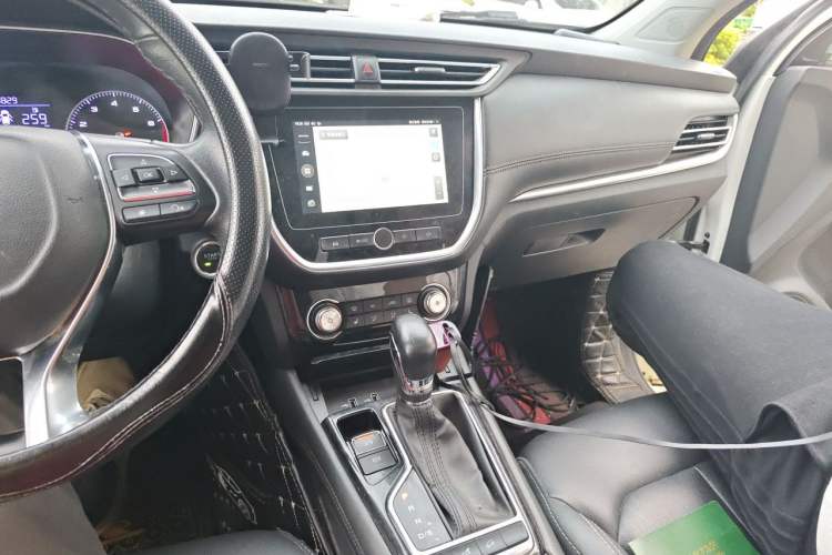 Used Roewe RX3 2018 1.6L CVT Internet Smart Edition Audio And AC Panel