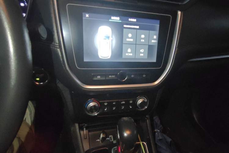 Used Roewe RX3 2018 1.6L CVT Internet Smart Edition Audio And AC Panel