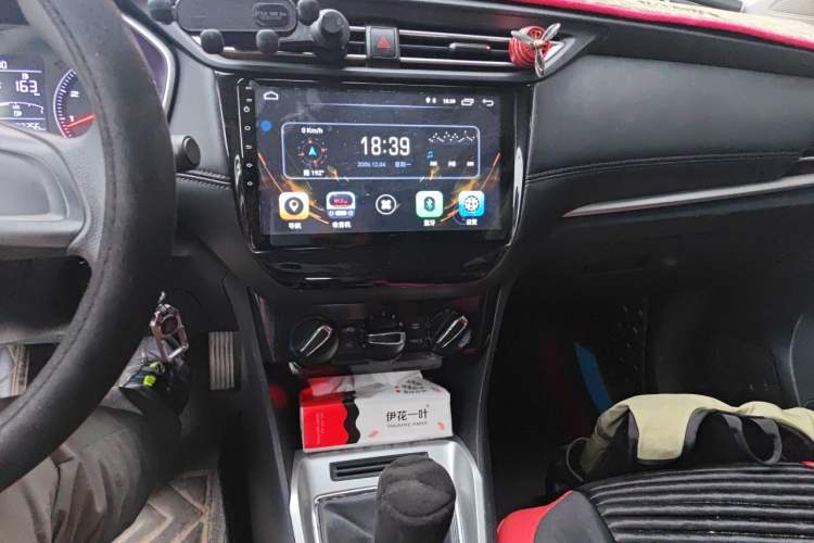 Used Roewe RX3 2018 1.6L Manual Entry-Level Model Audio And AC Panel
