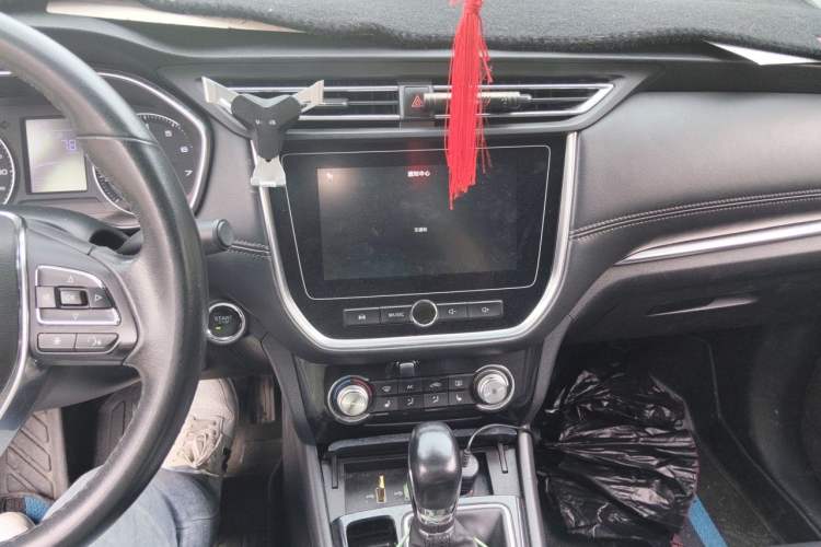 Used Roewe RX3 2018 1.6L CVT Internet Smart Edition Audio And AC Panel
