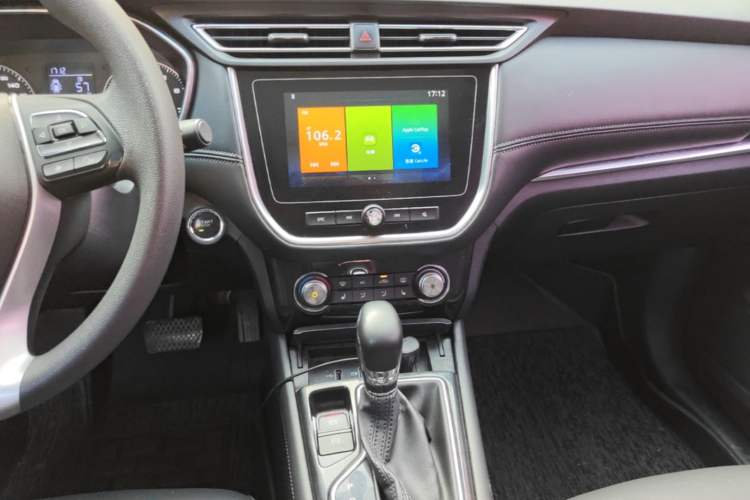 Used Roewe RX3 2018 18T Automatic Flagship Model Audio And AC Panel