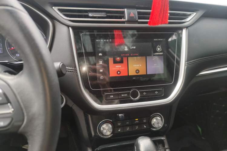 Used Roewe RX3 2018 1.6L CVT Internet Smart Edition Audio And AC Panel