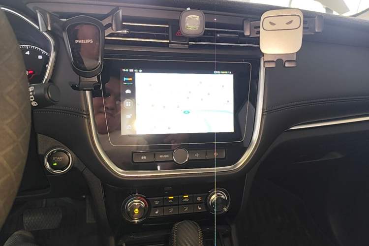 Used Roewe RX3 2018 18T Automatic Internet Smart Edition Audio And AC Panel