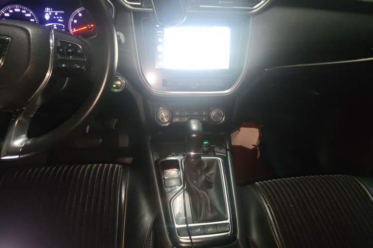 Used Roewe RX3 2018 1.6L CVT Internet Smart Edition Audio And AC Panel