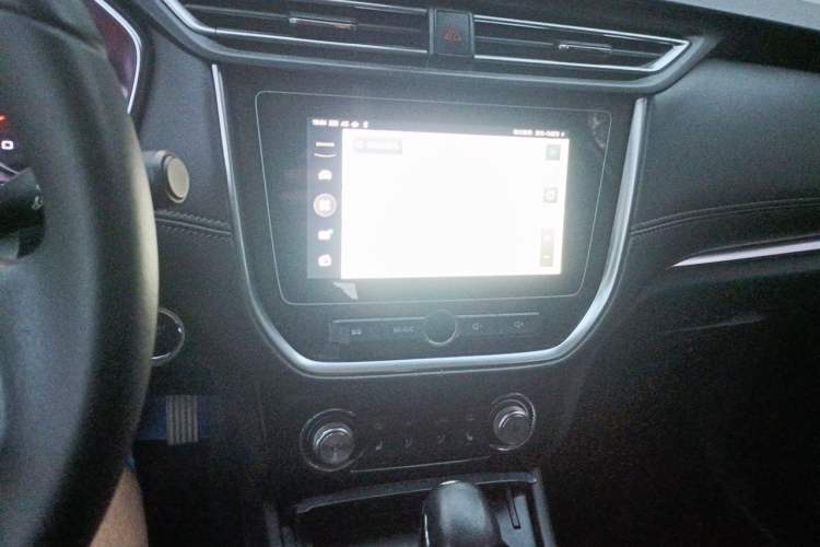 Used Roewe RX3 2018 1.6L CVT Internet Smart Edition Audio And AC Panel