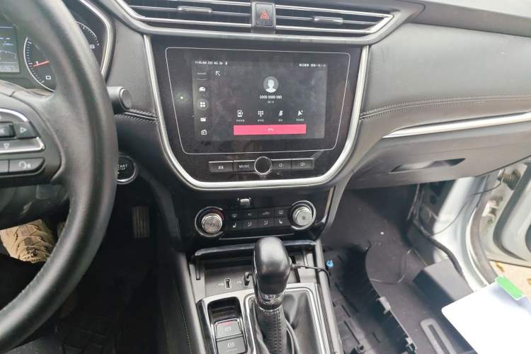 Used Roewe RX3 2018 1.6L CVT Internet Smart Edition Audio And AC Panel