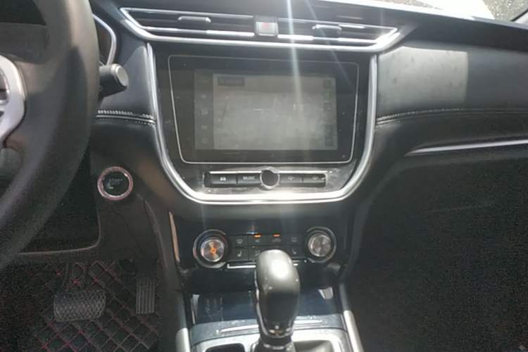 Used Roewe RX3 2018 1.6L CVT Internet Smart Edition Audio And AC Panel