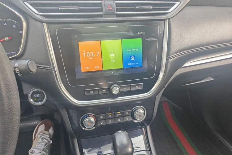 Used Roewe RX3 2018 18T Automatic Flagship Model Audio And AC Panel