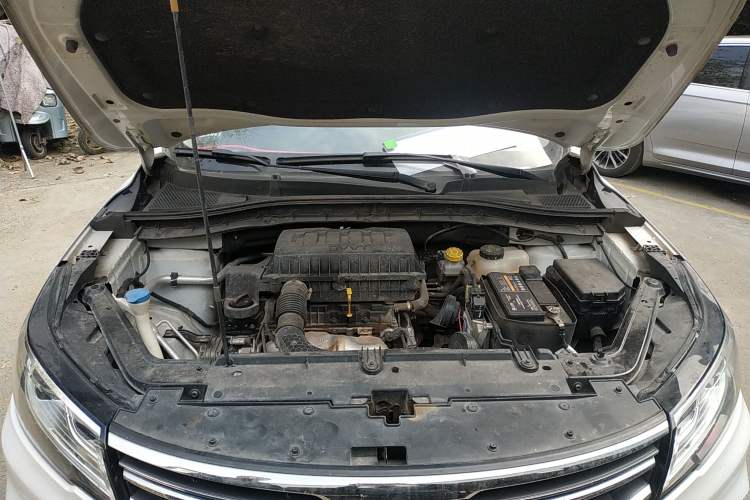 Used Roewe RX3 2018 1.6L Manual Flagship Edition Engine Bay