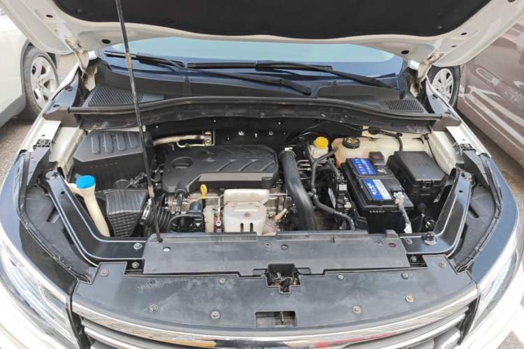 Used Roewe RX3 2018 18T Automatic Flagship Model Engine Bay