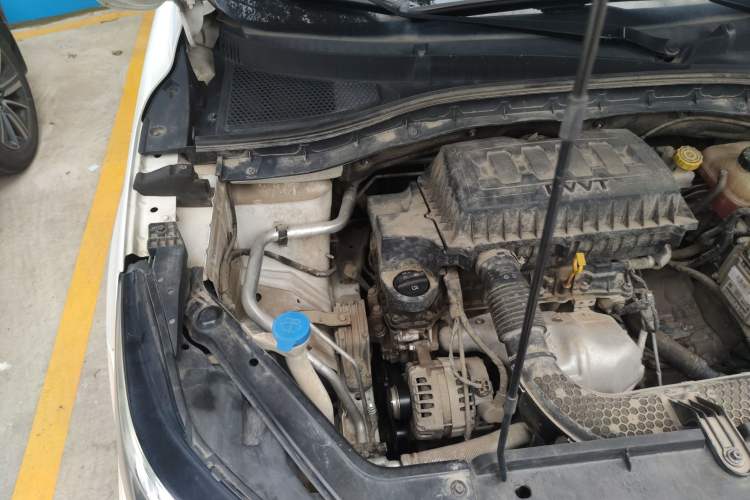 Used Roewe RX3 2018 1.6L CVT Internet Smart Edition Engine Bay Right
