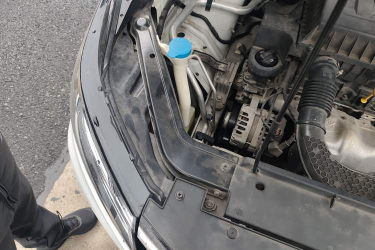 Used Roewe RX3 2018 1.6L CVT Internet Smart Edition Engine Bay Right