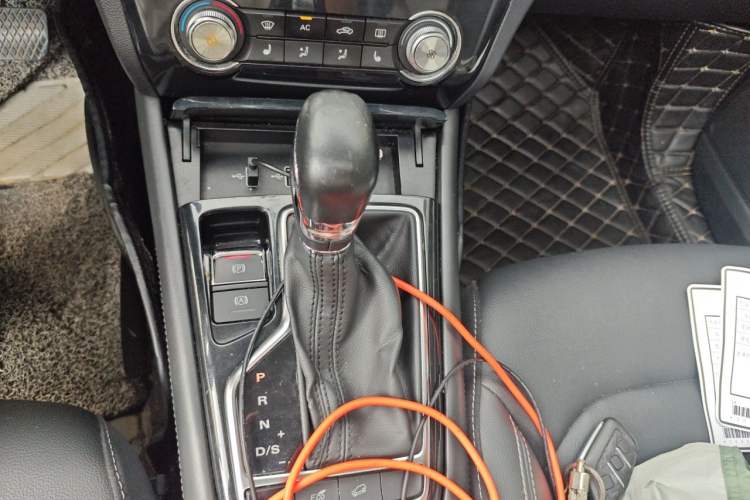 Used Roewe RX3 2018 1.6L CVT Internet Smart Edition Gear Lever