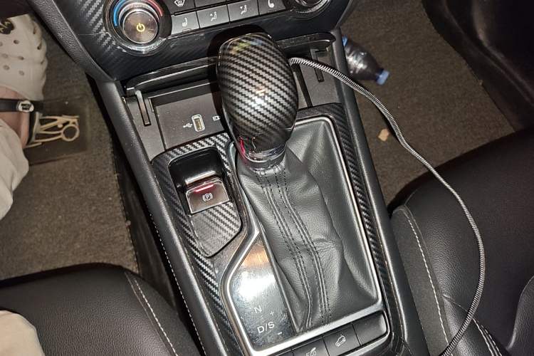 Used Roewe RX3 2018 1.6L CVT Flagship Edition Gear Lever