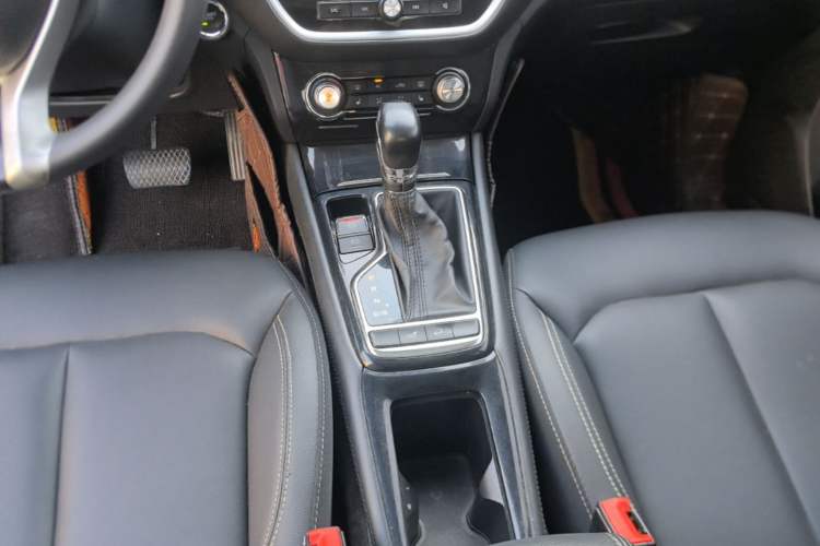 Used Roewe RX3 2018 1.6L CVT Flagship Edition Gear Lever