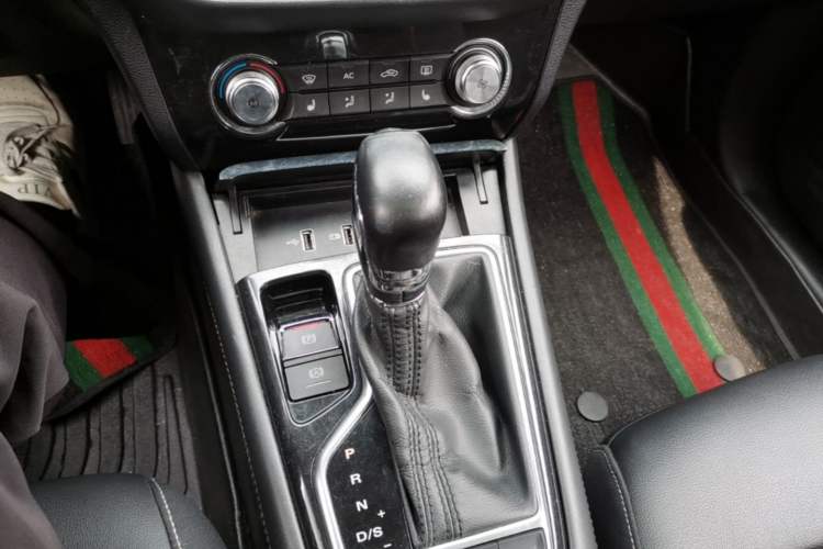 Used Roewe RX3 2018 18T Automatic Flagship Model Gear Lever