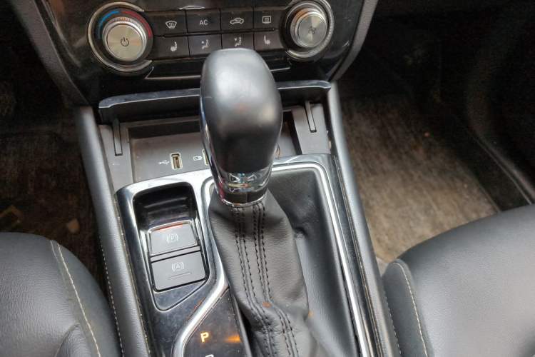 Used Roewe RX3 2018 1.6L CVT Flagship Edition Gear Lever