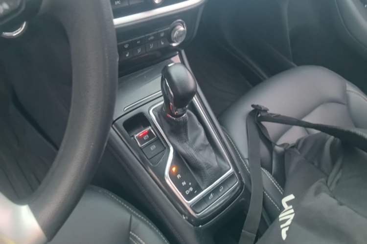 Used Roewe RX3 2018 1.6L CVT Flagship Edition Gear Lever