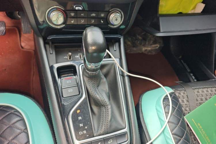 Used Roewe RX3 2018 1.6L CVT Flagship Edition Gear Lever