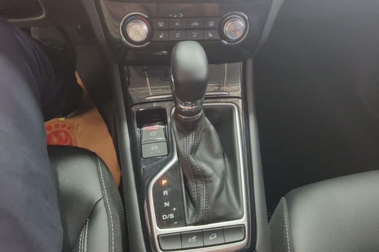 Used Roewe RX3 2018 1.6L CVT Flagship Edition Gear Lever