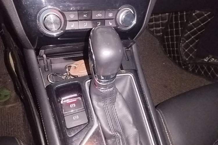 Used Roewe RX3 2018 1.6L CVT Flagship Edition Gear Lever