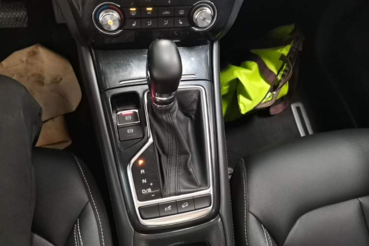 Used Roewe RX3 2018 18T Automatic Flagship Model Gear Lever