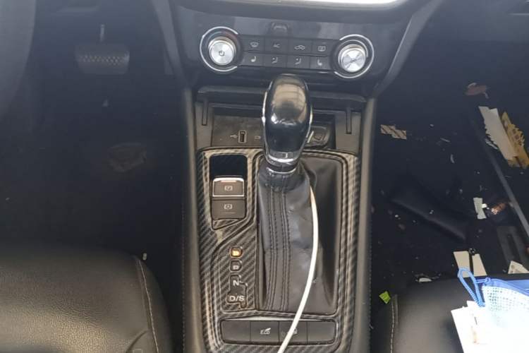 Used Roewe RX3 2018 1.6L CVT Flagship Edition Gear Lever