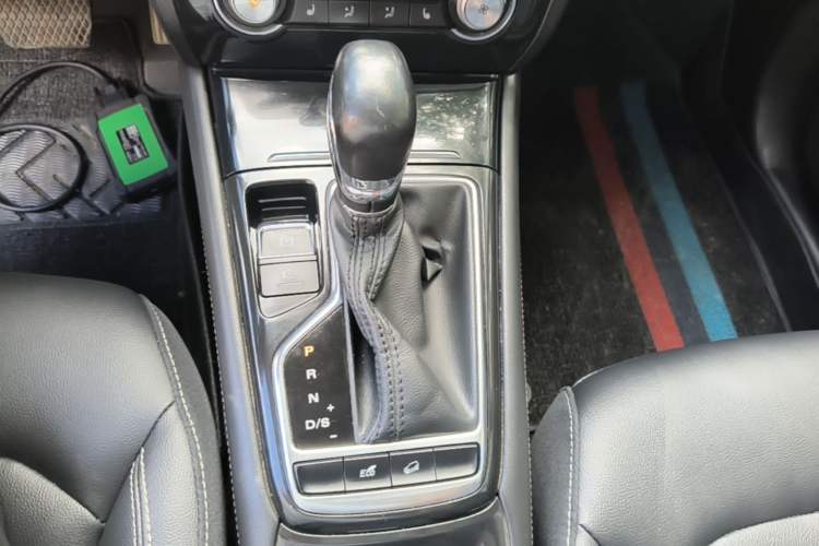 Used Roewe RX3 2018 1.6L CVT Flagship Edition Gear Lever