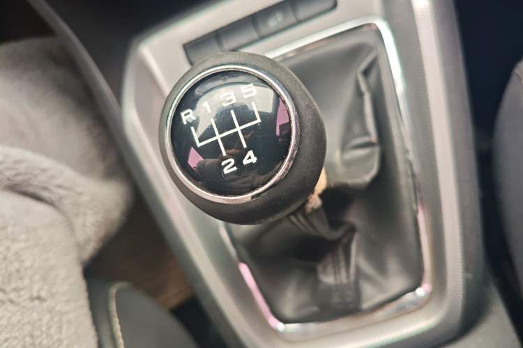 Used Roewe RX3 2018 1.6L Manual Flagship Edition Gear Lever