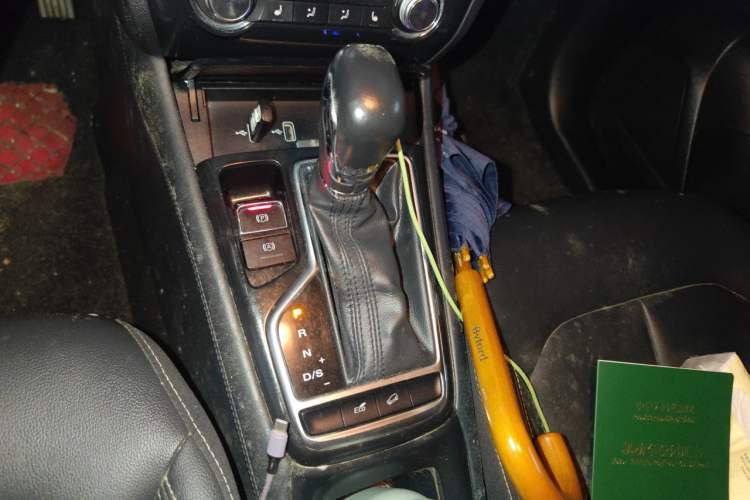 Used Roewe RX3 2018 1.6L CVT Internet Smart Edition Gear Lever