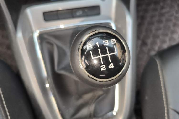 Used Roewe RX3 2018 1.6L Manual Elite Edition Gear Lever