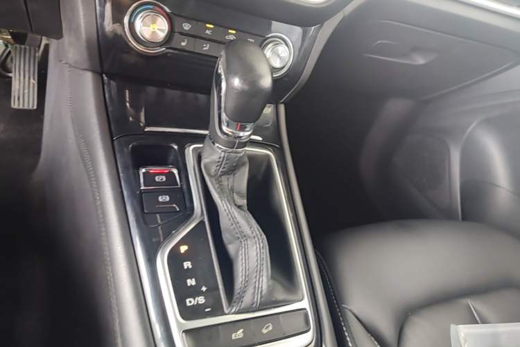 Used Roewe RX3 2018 1.6L CVT Flagship Edition Gear Lever