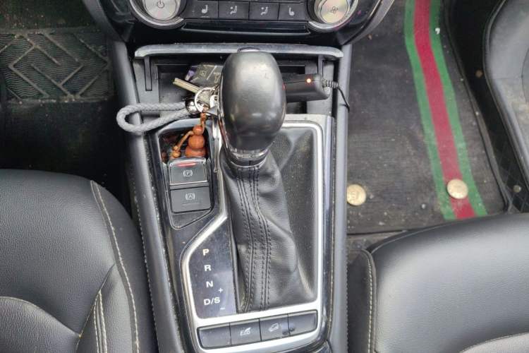 Used Roewe RX3 2018 1.6L CVT Flagship Edition Gear Lever