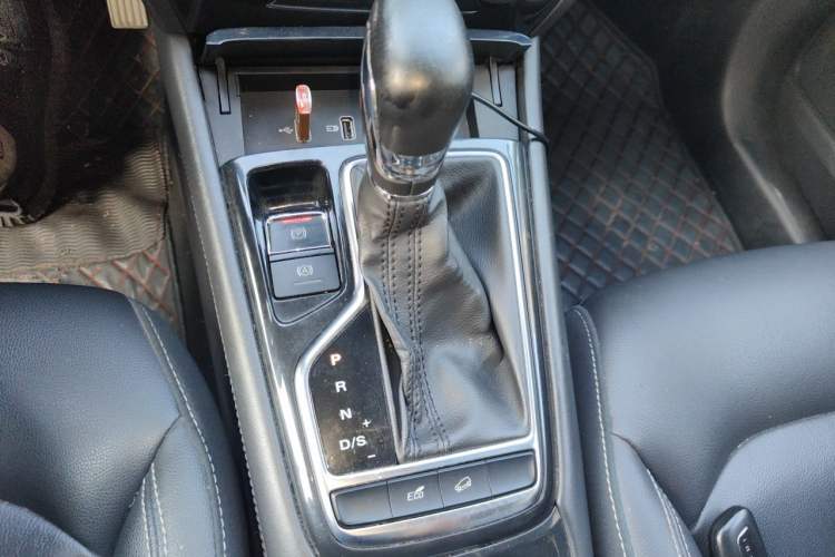 Used Roewe RX3 2018 1.6L CVT Flagship Edition Gear Lever