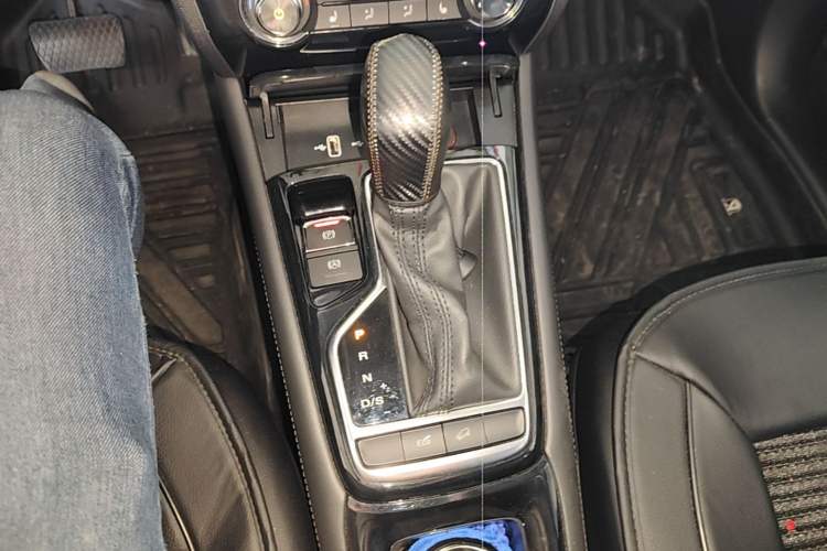 Used Roewe RX3 2018 18T Automatic Internet Smart Edition Gear Lever