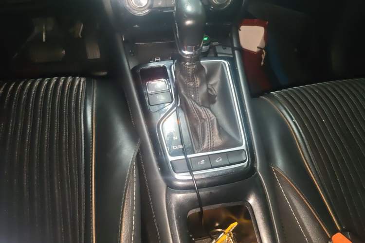 Used Roewe RX3 2018 1.6L CVT Internet Smart Edition Gear Lever