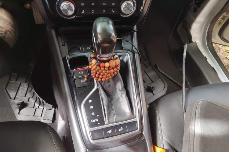 Used Roewe RX3 2018 1.6L CVT Flagship Edition Gear Lever