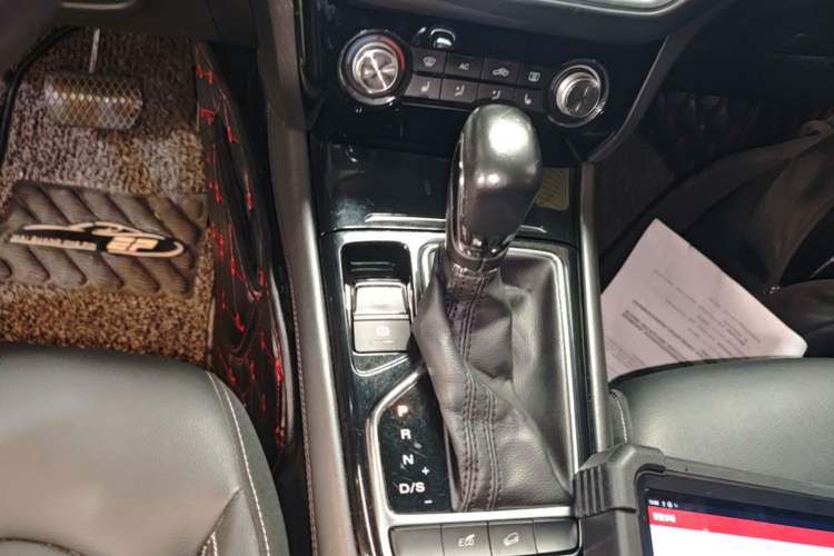 Used Roewe RX3 2018 18T Automatic Internet ZhiZun Edition Gear Lever