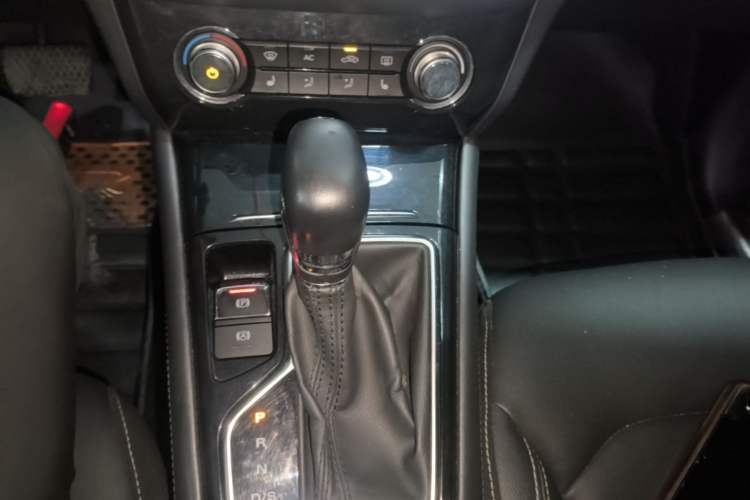 Used Roewe RX3 2018 1.6L CVT Flagship Edition Gear Lever