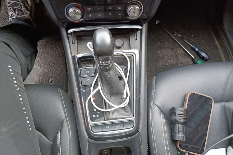 Used Roewe RX3 2018 18T Automatic Internet ZhiZun Edition Gear Lever