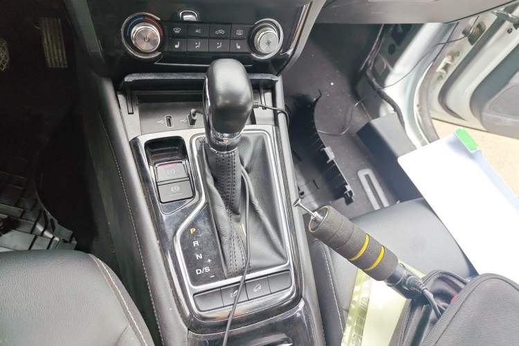 Used Roewe RX3 2018 1.6L CVT Internet Smart Edition Gear Lever