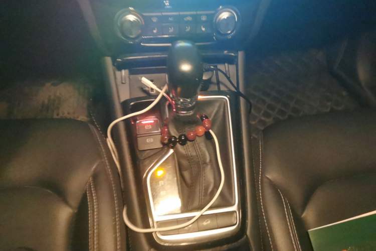 Used Roewe RX3 2018 1.6L CVT Flagship Edition Gear Lever