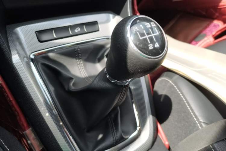 Used Roewe RX3 2018 1.6L Manual Flagship Edition Gear Lever