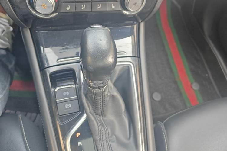 Used Roewe RX3 2018 18T Automatic Flagship Model Gear Lever