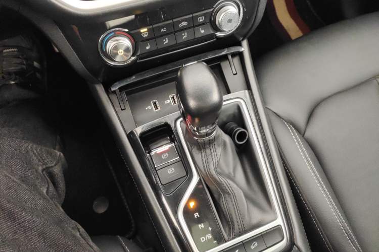 Used Roewe RX3 2018 1.6L CVT Flagship Edition Gear Lever