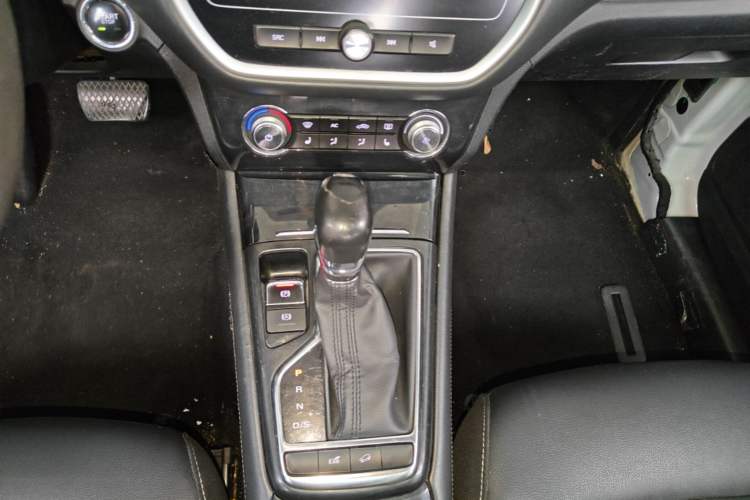 Used Roewe RX3 2018 1.6L CVT Flagship Edition Gear Lever