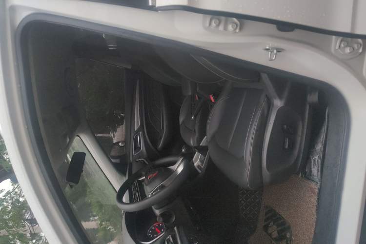 Used Roewe RX3 2018 1.6L Manual Elite Edition Interior 1
