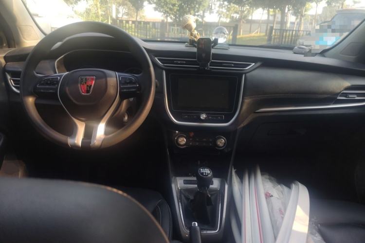 Used Roewe RX3 2018 1.6L Manual Flagship Edition Interior 2